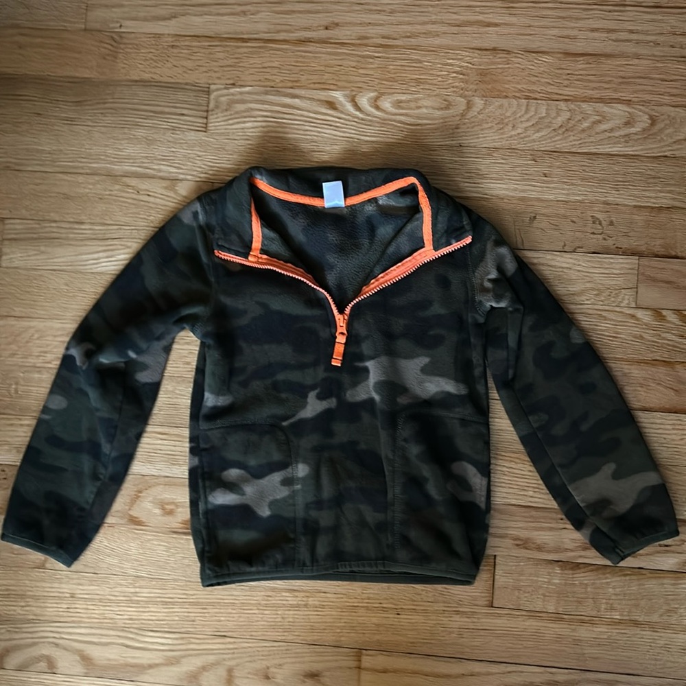 Boys carters size 7 camouflage pullover!